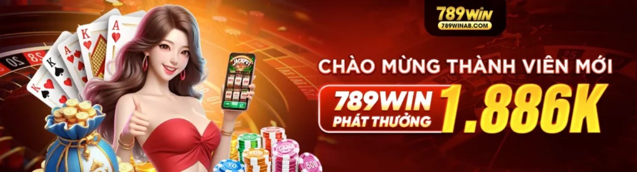 Bàn chơi Texas Hold'em chuyên nghiệp với chip và bài, thể hiện chiến lược nâng cao trong game bài đổi thưởng